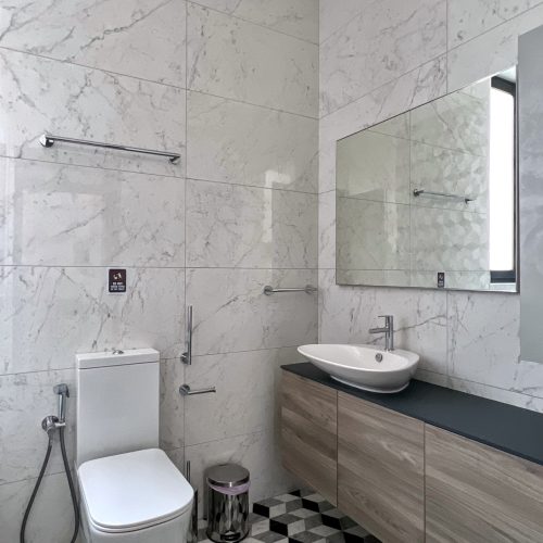 compressed_BATHROOM_2_1